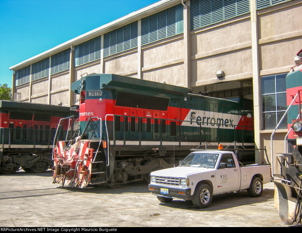 FXE Super 7 Locomotive in the workshop